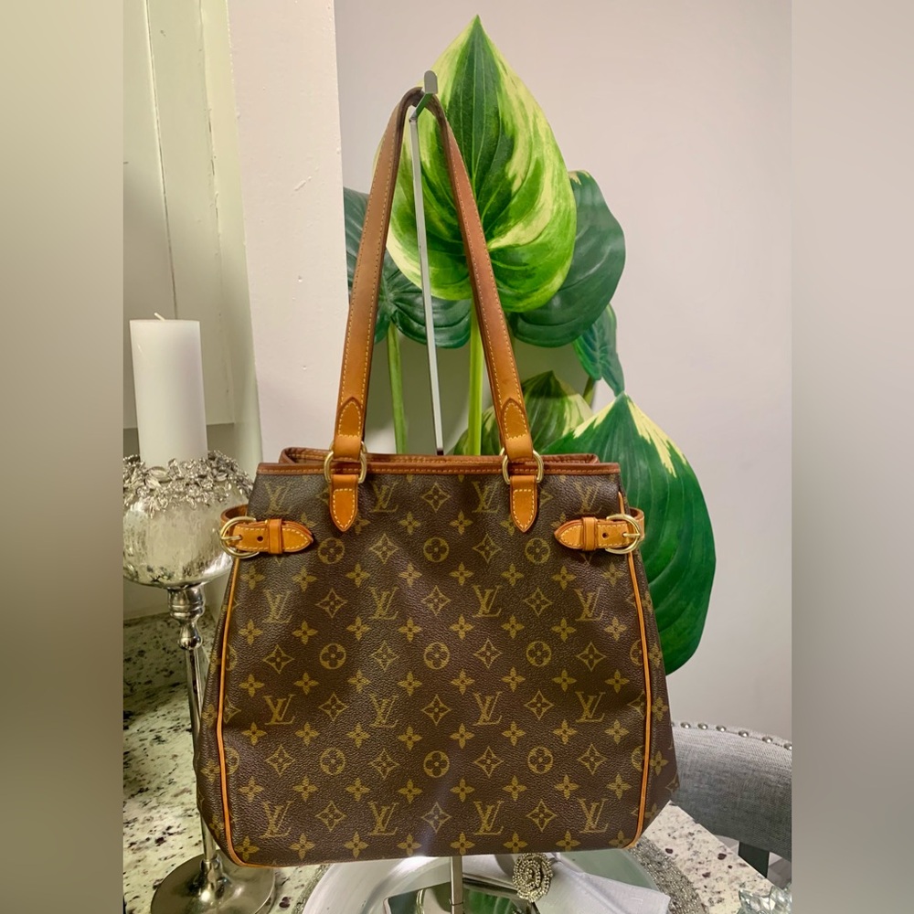 LOUIS VUITTON Batignolles Vertical Monogram
Canvas Tote Bag - Picture 13 of 14